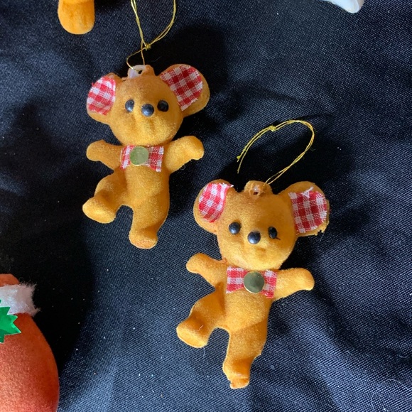 Set of 12 vintage flocked plastic Christmas ornaments - Picture 3 of 16